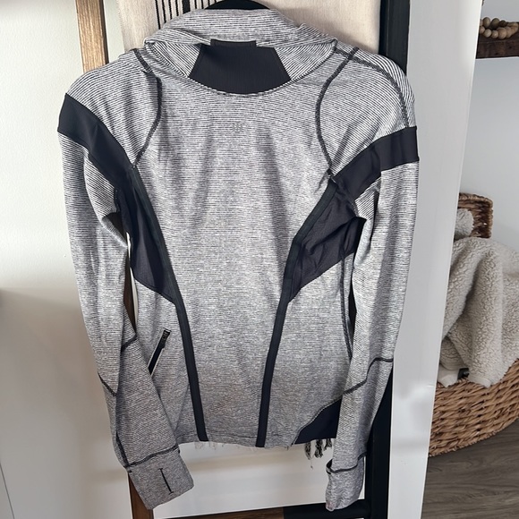 Lululemon jacket - Picture 4 of 5